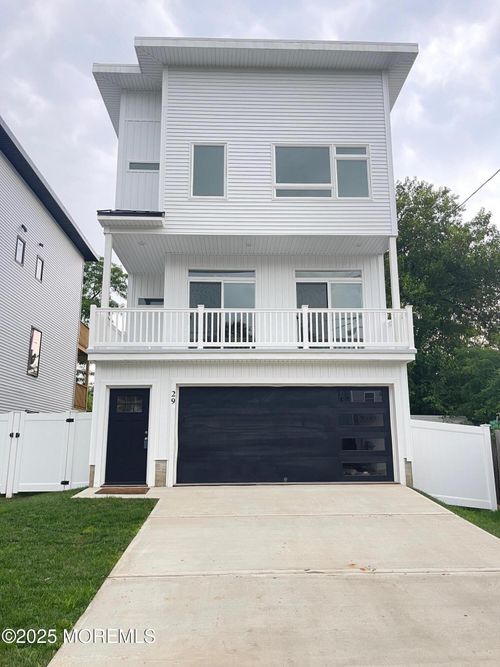 29 Woodland Ave, Keansburg, NJ, 07734-1638 | Card Image