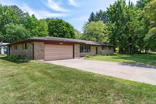 3811 Waltmar Dr, Bridgeport, MI, 48722-9531 | Card Image