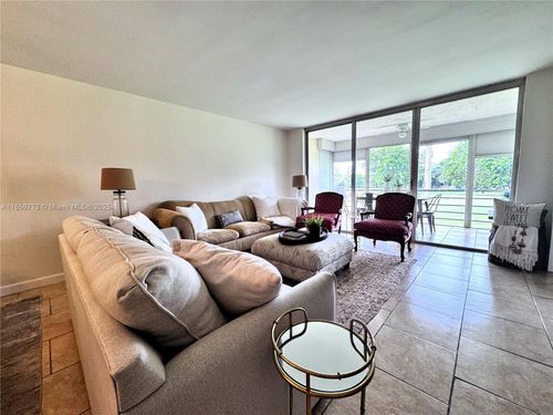 apt-201-901 W Cypress Ln, Pompano Beach, FL, 33069-4126 | Card Image