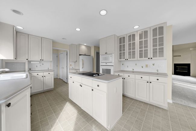 Large Kitchen with | Image 14