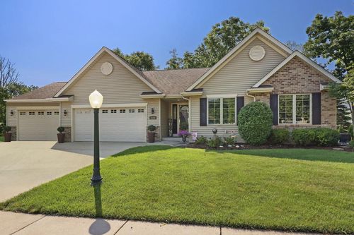 2108 Ravenswood Road, Burlington, WI, 53105 | Card Image