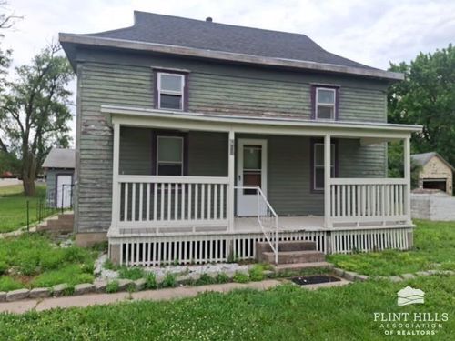 605 Topeka, Lincolnville, KS, 66858 | Card Image