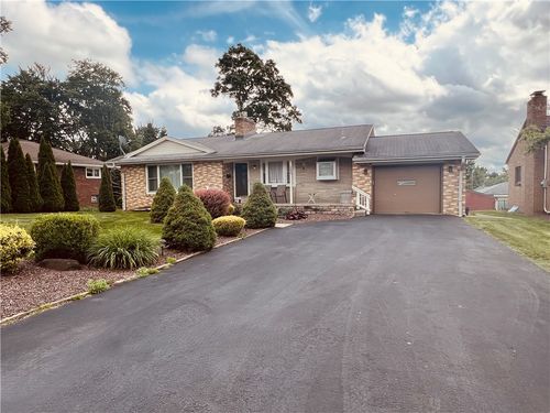 122 E Elizabeth St, New Castle, PA, 16105-2103 | Card Image