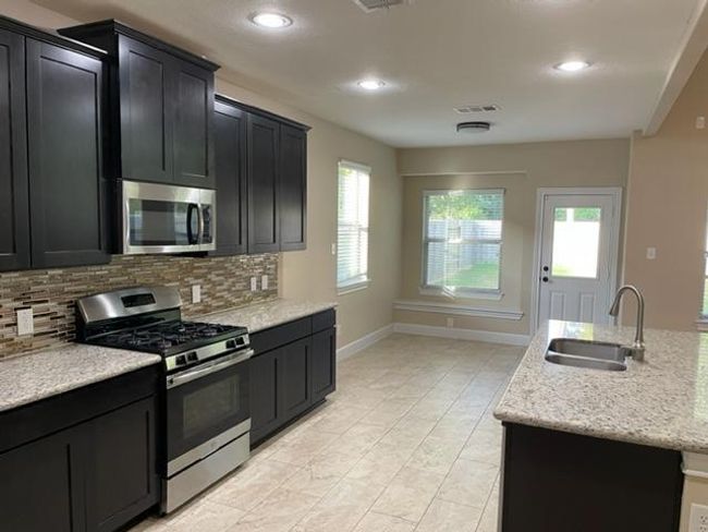 18231 Willow Edge Dr, House other with 4 bedrooms, 3 bathrooms and 2 parking in Tomball TX | Image 5