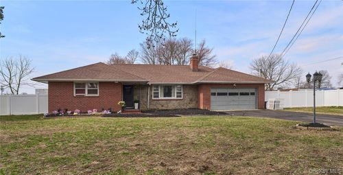 42 Peary St, West Babylon, NY, 11704-1424 | Card Image