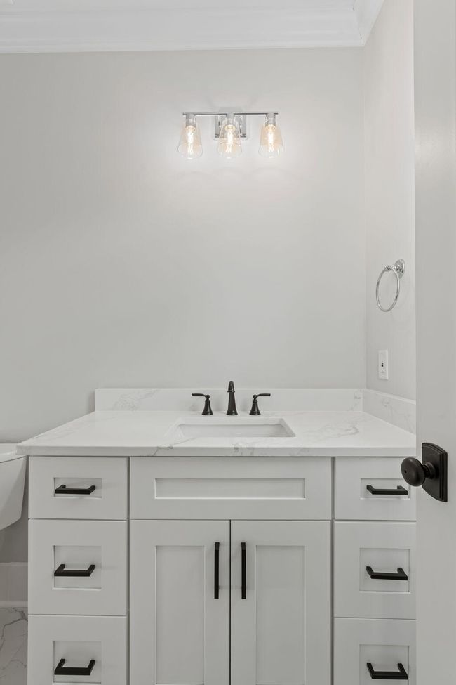 Main Level Bedroom/Office Full Bath | Image 11