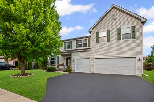 137 Augusta Dr, Gilberts, IL, 60136-4045 | Card Image