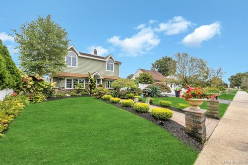63 Silver Ln, Levittown, NY, 11756-4820 | Card Image
