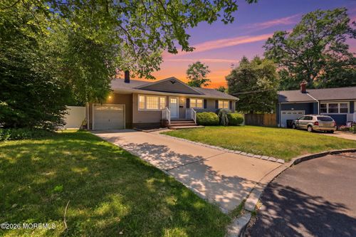 575 Garfield Ave, Belford, NJ, 07718-1161 | Card Image