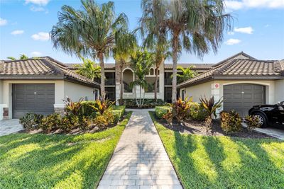 204 - 5528 Palmer Circle, Condo with 2 bedrooms, 2 bathrooms and null parking in Bradenton FL | Image 1