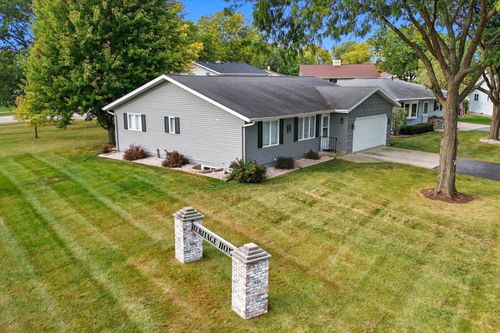 15 Heritage Ln, Fond Du Lac, WI, 54935-4676 | Card Image