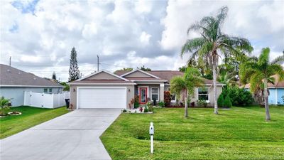 2032 Se South Buttonwood Drive, House other with 3 bedrooms, 2 bathrooms and 2 parking in Port Saint Lucie FL | Image 2