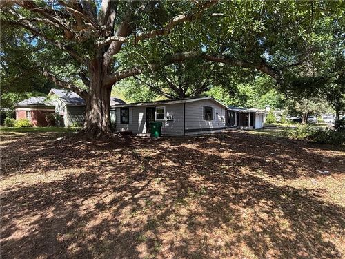 2135 Wells Dr Se, Smyrna, GA, 30080-1464 | Card Image