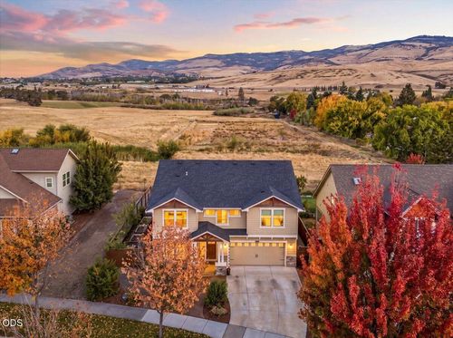 425 W Nevada St, Ashland, OR, 97520-1043 | Card Image