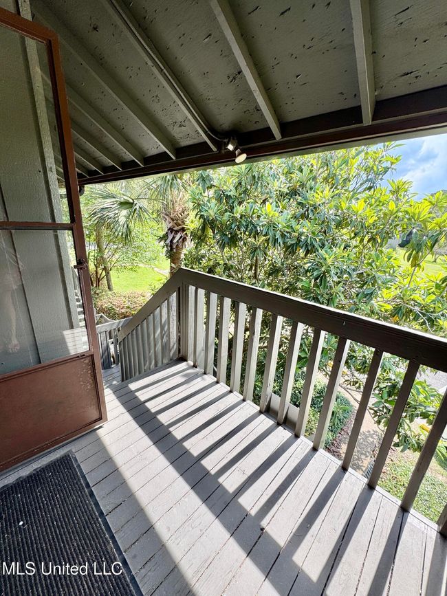 Front porch entry | Image 30