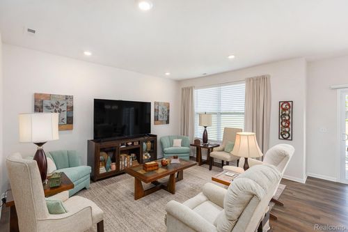 8797 Pioneer St, Washington Twp, MI, 48094-2973 | Card Image