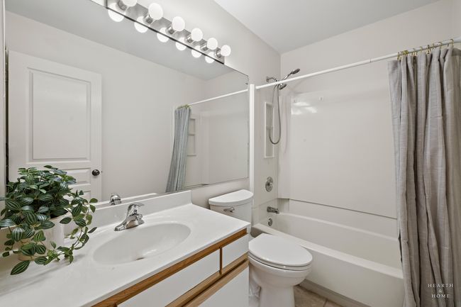 664 Silk Oak Ln, Townhouse with 2 bedrooms, 3 bathrooms and 2 parking in Crystal Lake IL | Image 21
