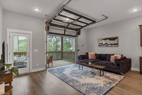 204 Stonecrest Cir, Nashville, TN, 37209-5272 | Card Image