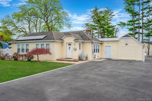 122 Mckinley St, Brentwood, NY, 11717-3246 | Card Image