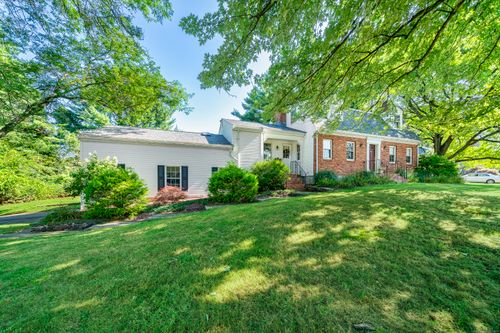 16 Iron Gate Ln, Cromwell, CT, 06416-2016 | Card Image