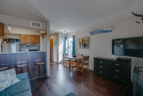 212-10 Valley Rd, Angel Fire, NM, 87710-8283 | Card Image