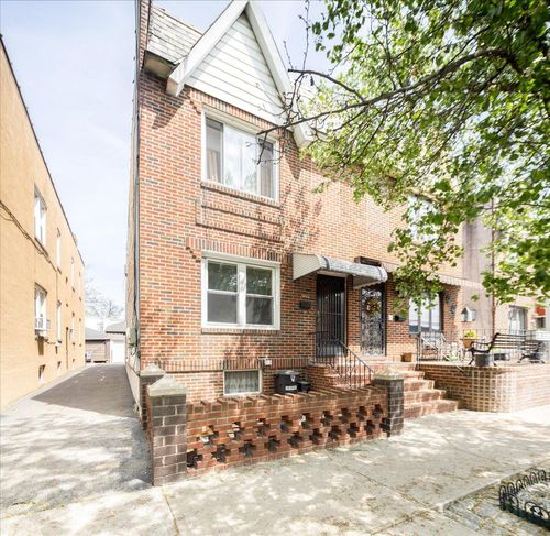59 69th Ln, Maspeth, NY, 11378-2629 | Card Image