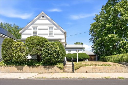 217 Narragansett St, Cranston, RI, 02905-4109 | Card Image