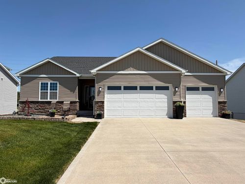 726 E 26th St N, Newton, IA, 50208-2655 | Card Image
