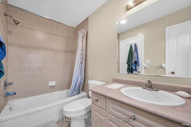 28 Herdwick St, House attached with 4 bedrooms, 4 bathrooms and 4 parking in Brampton ON | Image 33