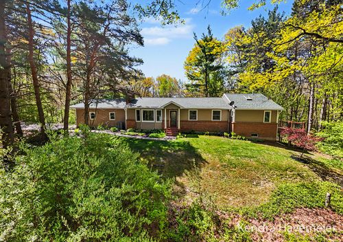 8261 Bush Dr Ne, Rockford, MI, 49341-9348 | Card Image