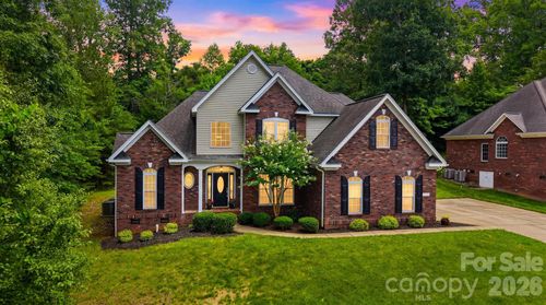 1110 Mayfield Cir Nw, Conover, NC, 28613-9368 | Card Image