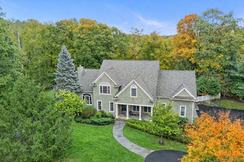 2 Red Oak Trl, Cortlandt Mnr, NY, 10567-6137 | Card Image