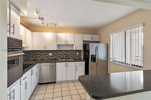 204-321 Lakeview Dr, Weston, FL, 33326-1364 | Card Image