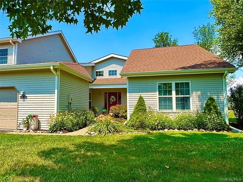 202 Cinnamon Cir, Rhinebeck, NY, 12572-2088 | Card Image
