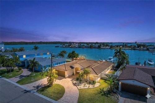 565 Crystal Dr, Madeira Beach, FL, 33708-2364 | Card Image