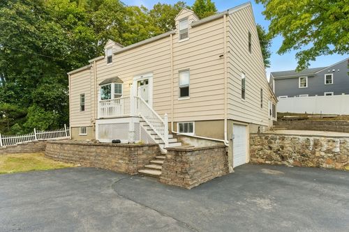 380 Cross St, Winchester, MA, 01890-1103 | Card Image