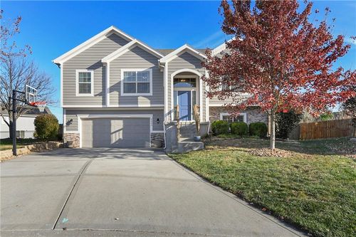 9004 Sw 9th Terrace Ct, Lees Summit, MO, 64064-7830 | Card Image