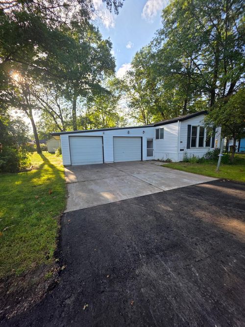 1237 Pine Ln N, Princeton, MN, 55371-1042 | Card Image