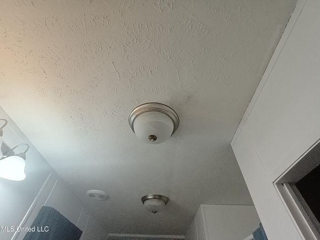 Ceiling | Image 15