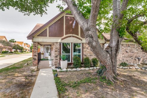 2001 Embassy Way, Carrollton, TX, 75006-1705 | Card Image