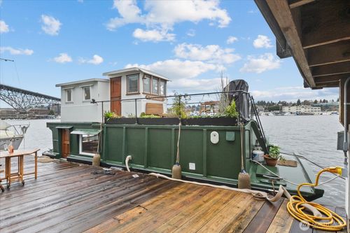 01a-2706 Westlake Ave N, Seattle, WA, 98109-1908 | Card Image