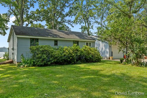 1128 Brott Dr, Hastings, MI, 49058-9118 | Card Image