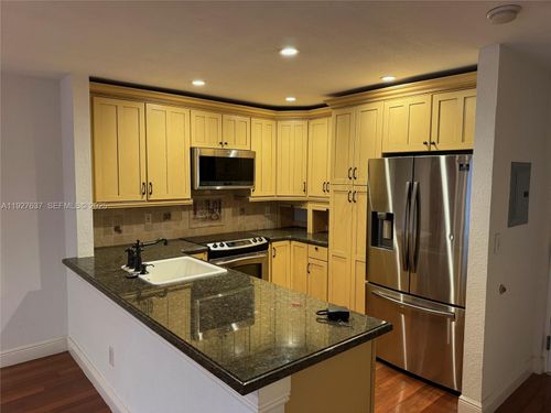 apt-311-7845 Camino Real, Miami, FL, 33143-6810 | Card Image