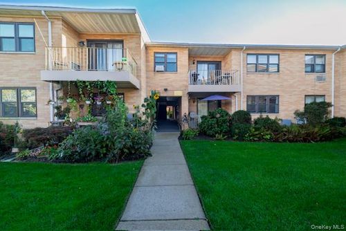 apt-6c-214 Westend Ave, Freeport, NY, 11520-5205 | Card Image