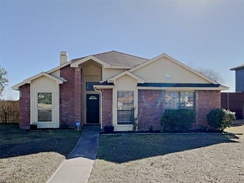 833 Weaver St, Cedar Hill, TX, 75104-9236 | Card Image