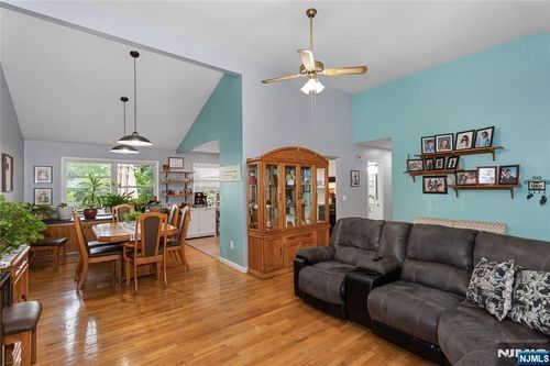 40 Shadowy Ln, West Milford, NJ, 07480-1431 | Card Image