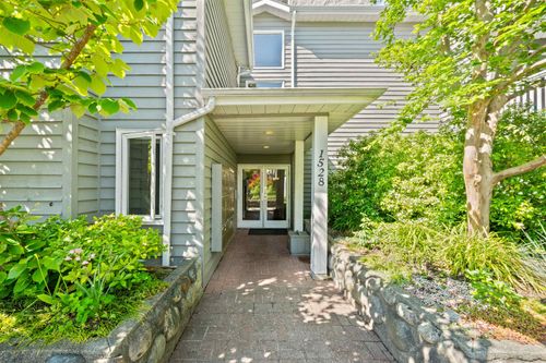 1528 Bowser Ave, North Vancouver, BC, V7P2Y3 | Card Image