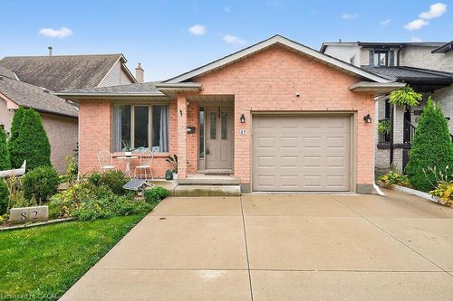 82 Aylmer Cres, Stoney Creek, ON, L8J1K3 | Card Image