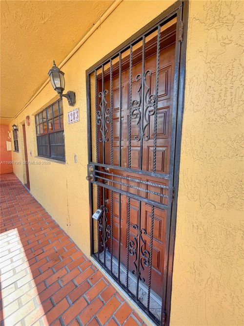 12-1283 W 51st Pl, Hialeah, FL, 33012-3188 | Card Image