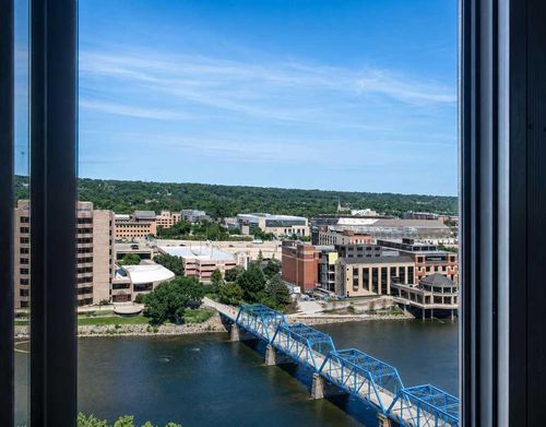 122 Campau Cir Nw, Grand Rapids, MI, 49503-2660 | Card Image